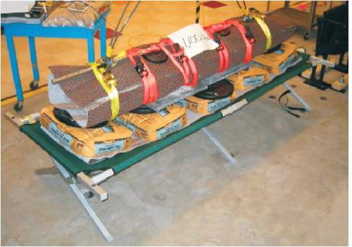 The cot is able to support up to 1100 pounds (500 kg) of weight.