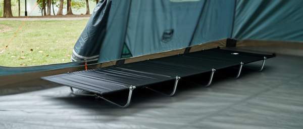 EVER ADVANCED Folding Camping Cot.