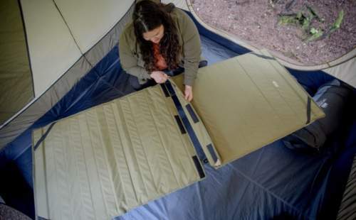 The Velcro tabs that connect the two pieces of the platform.