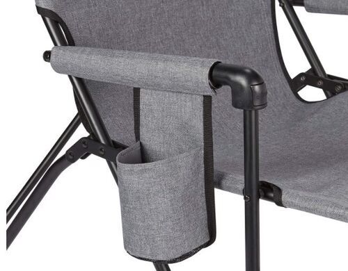 Solid and padded armrests.