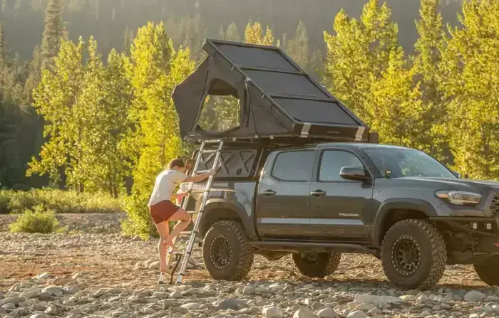 iKamper BDV Duo on a gravel terrain.